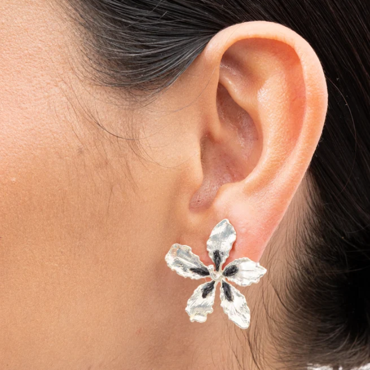 Aretes Flor De Ceiba Plateado x Negro