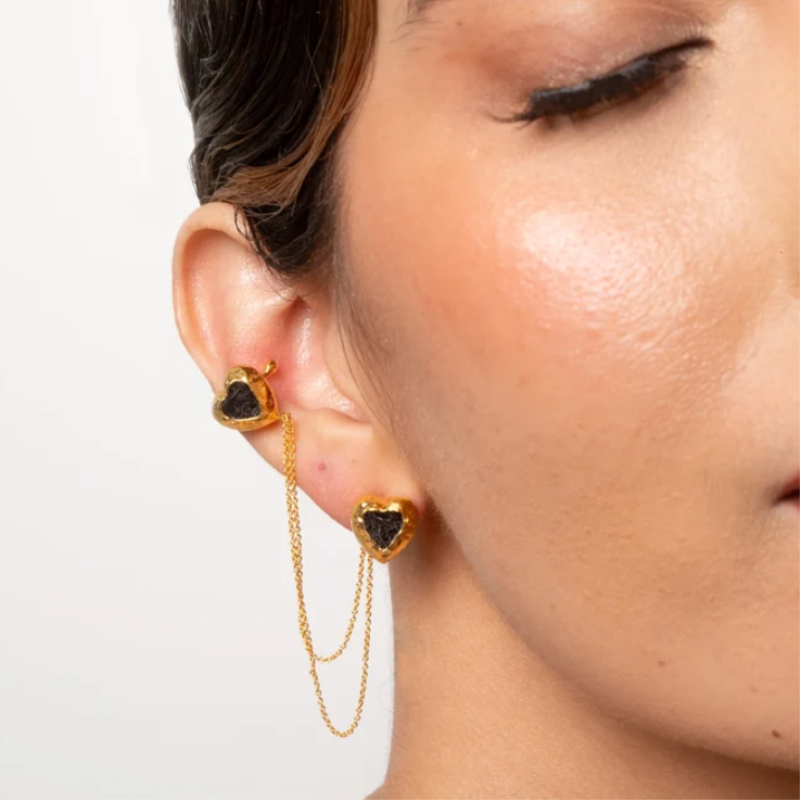 Ear Cuff Corazón De Relieve Colgante