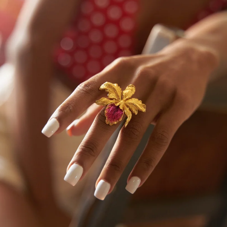 Anillo Cattleya Grande Dorado x Fucsia