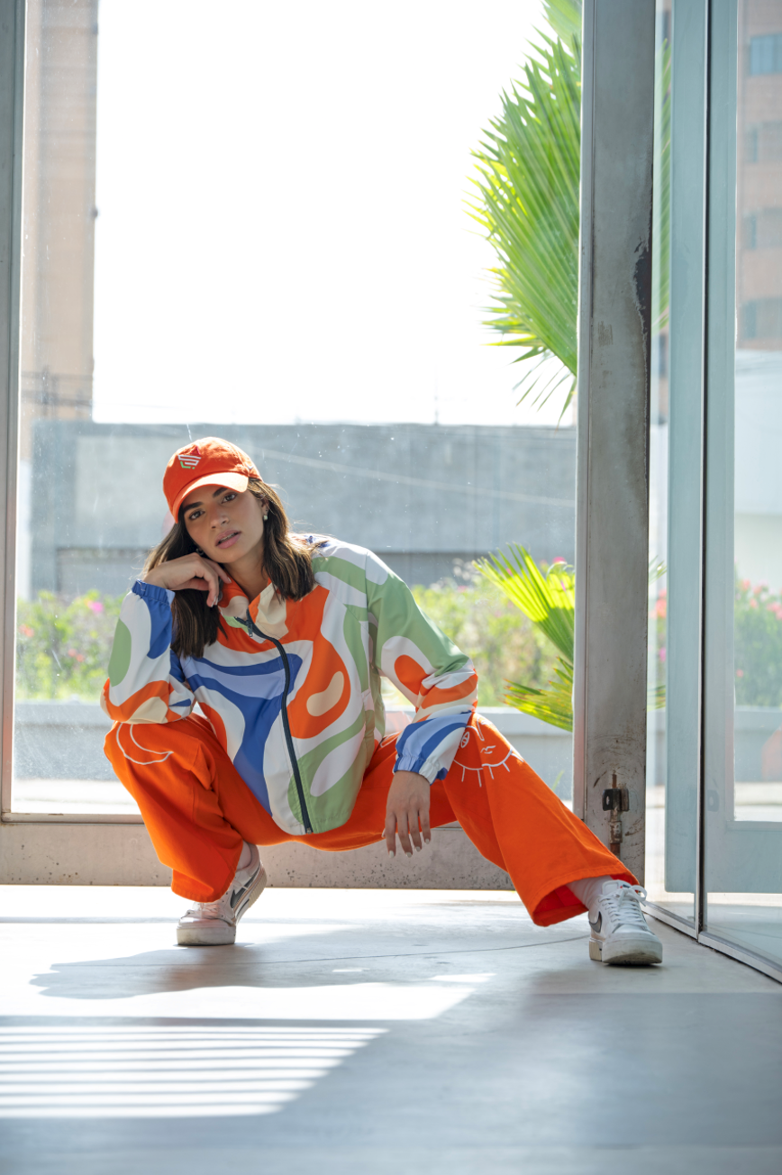 Rompevientos Cropped Movimiento en Color